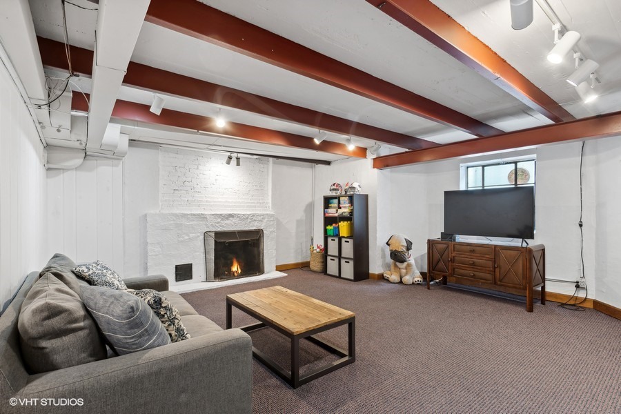 1373 Ashland Lane