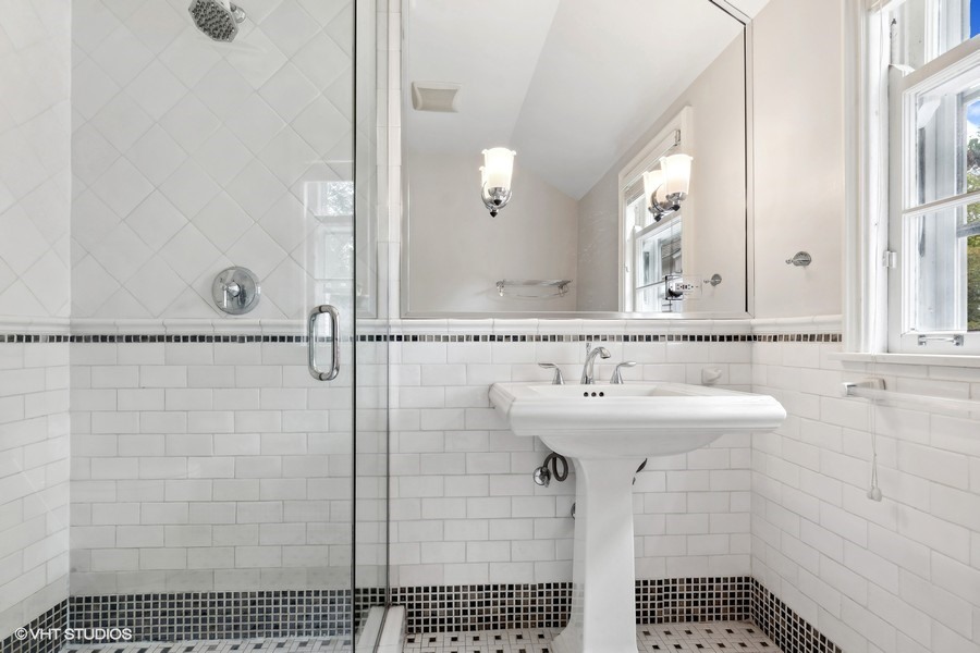 1373 Ashland Lane