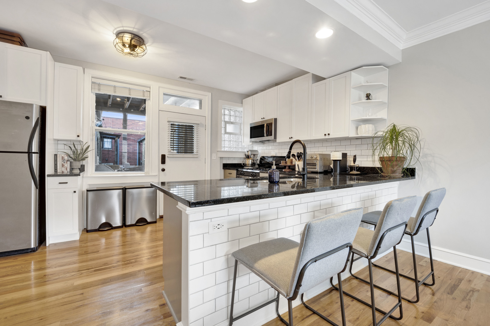 2232 W Roscoe Street Unit: 3