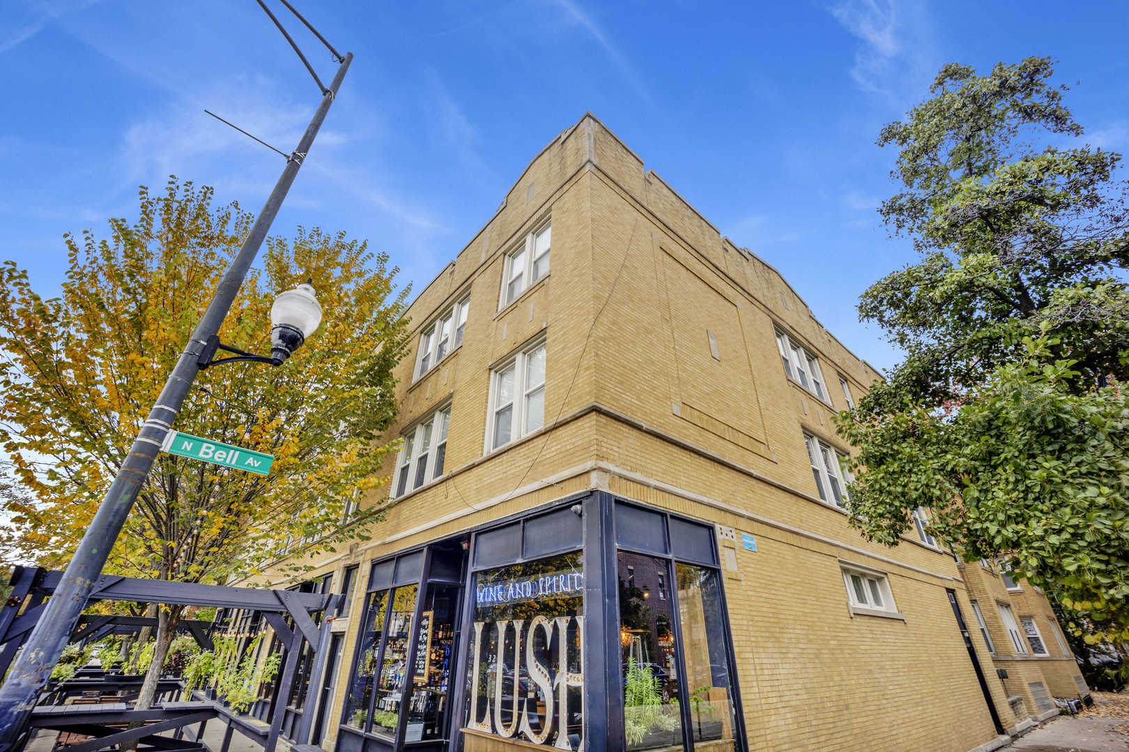 2232 W Roscoe Street Unit: 3