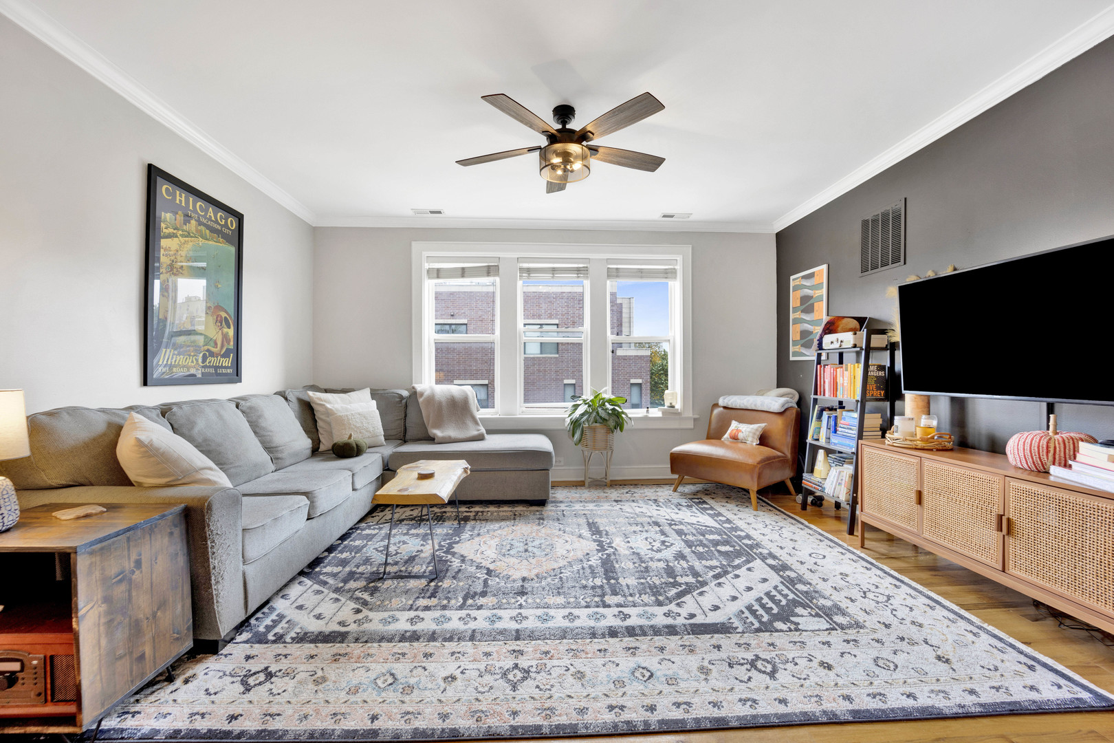 2232 W Roscoe Street Unit: 3