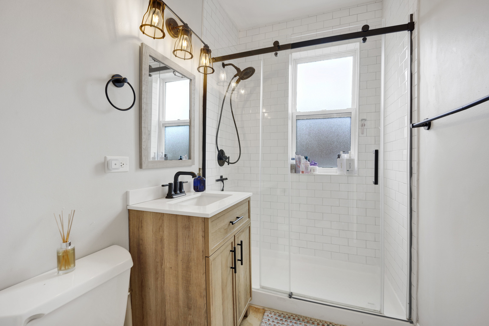 2232 W Roscoe Street Unit: 3