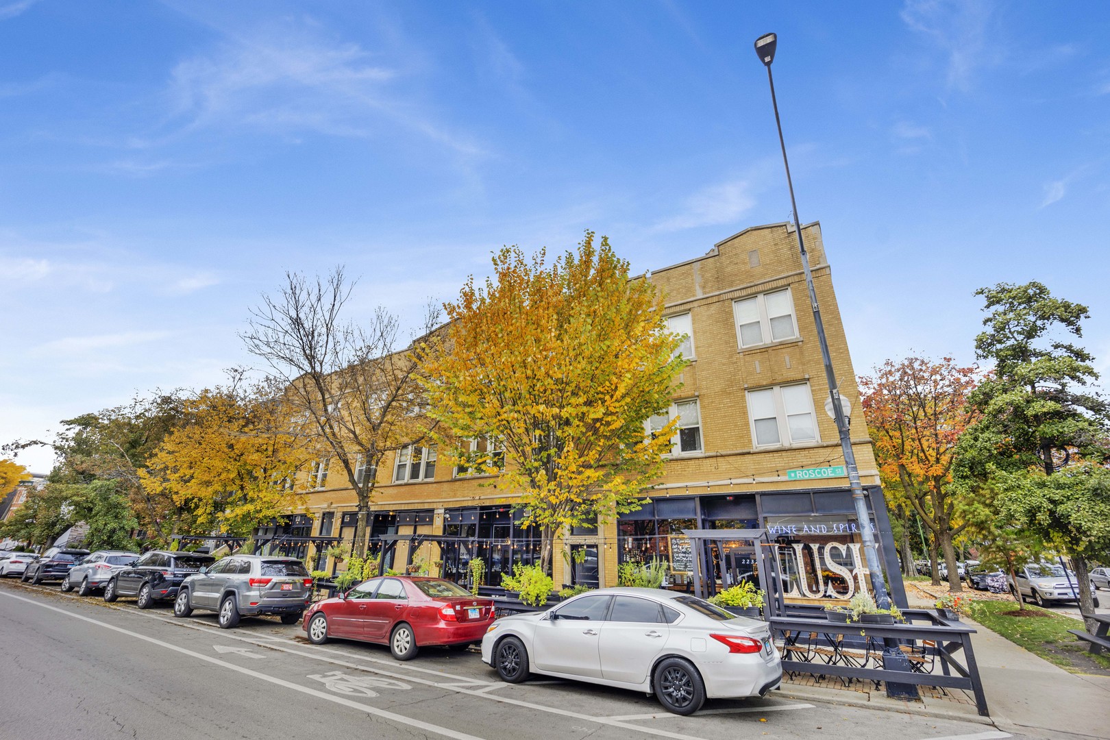 2232 W Roscoe Street Unit: 3