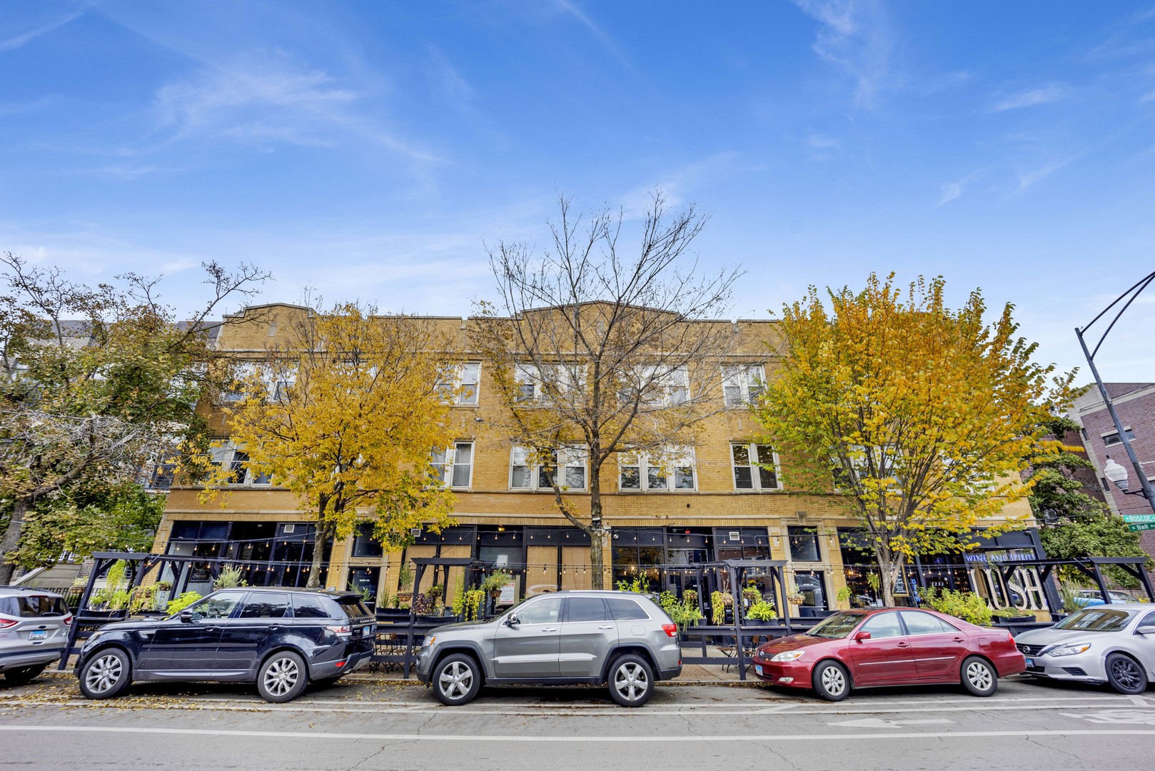 2232 W Roscoe Street Unit: 3