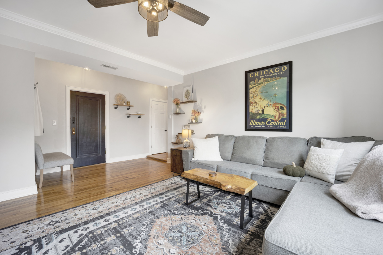 2232 W Roscoe Street Unit: 3