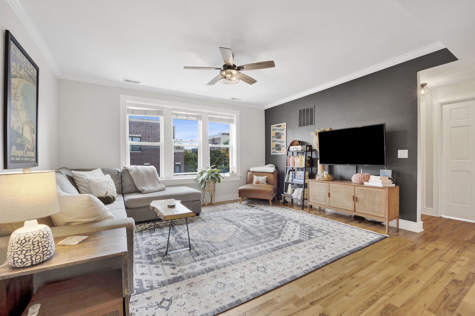 2232 W Roscoe Street Unit: 3
