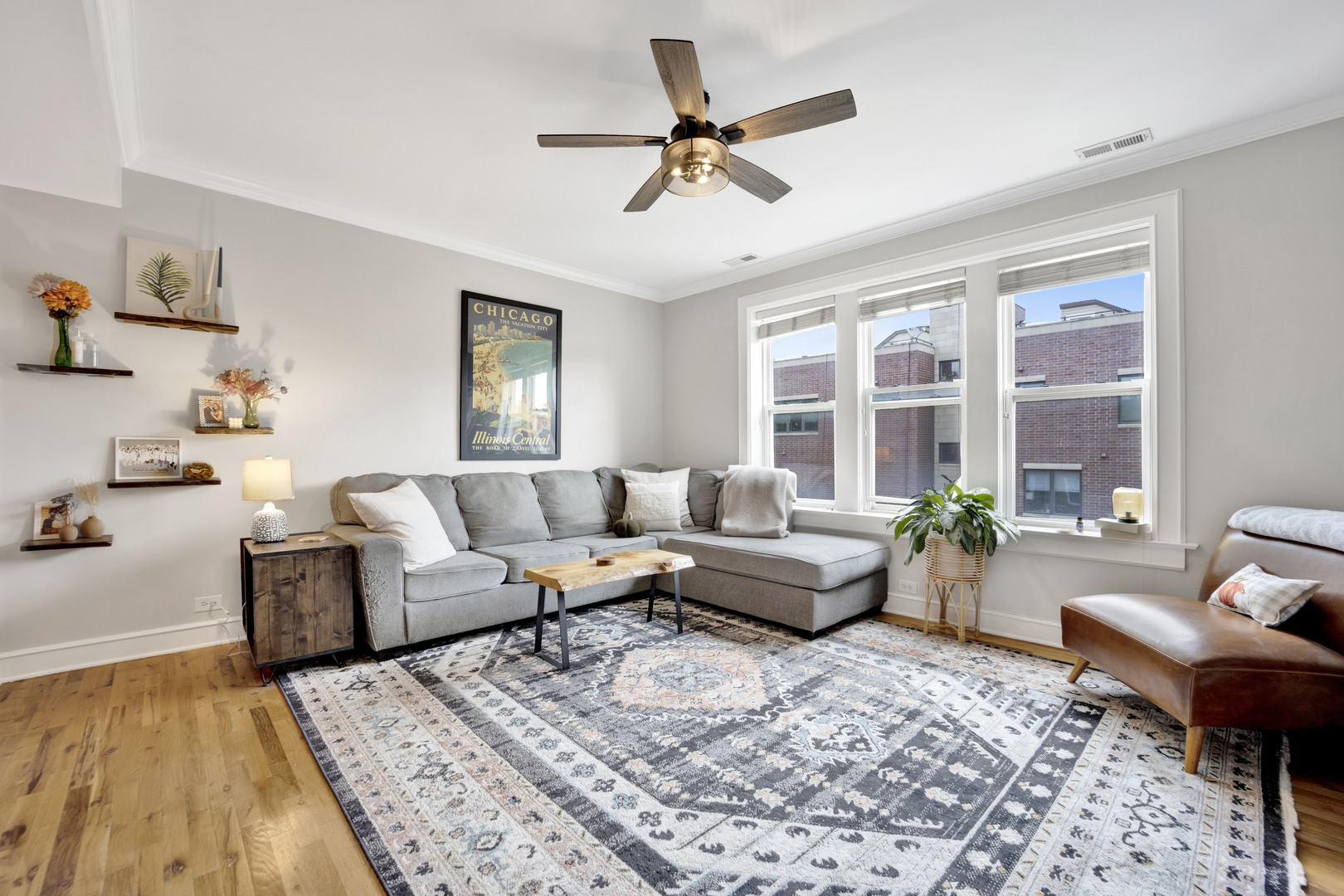 2232 W Roscoe Street Unit: 3