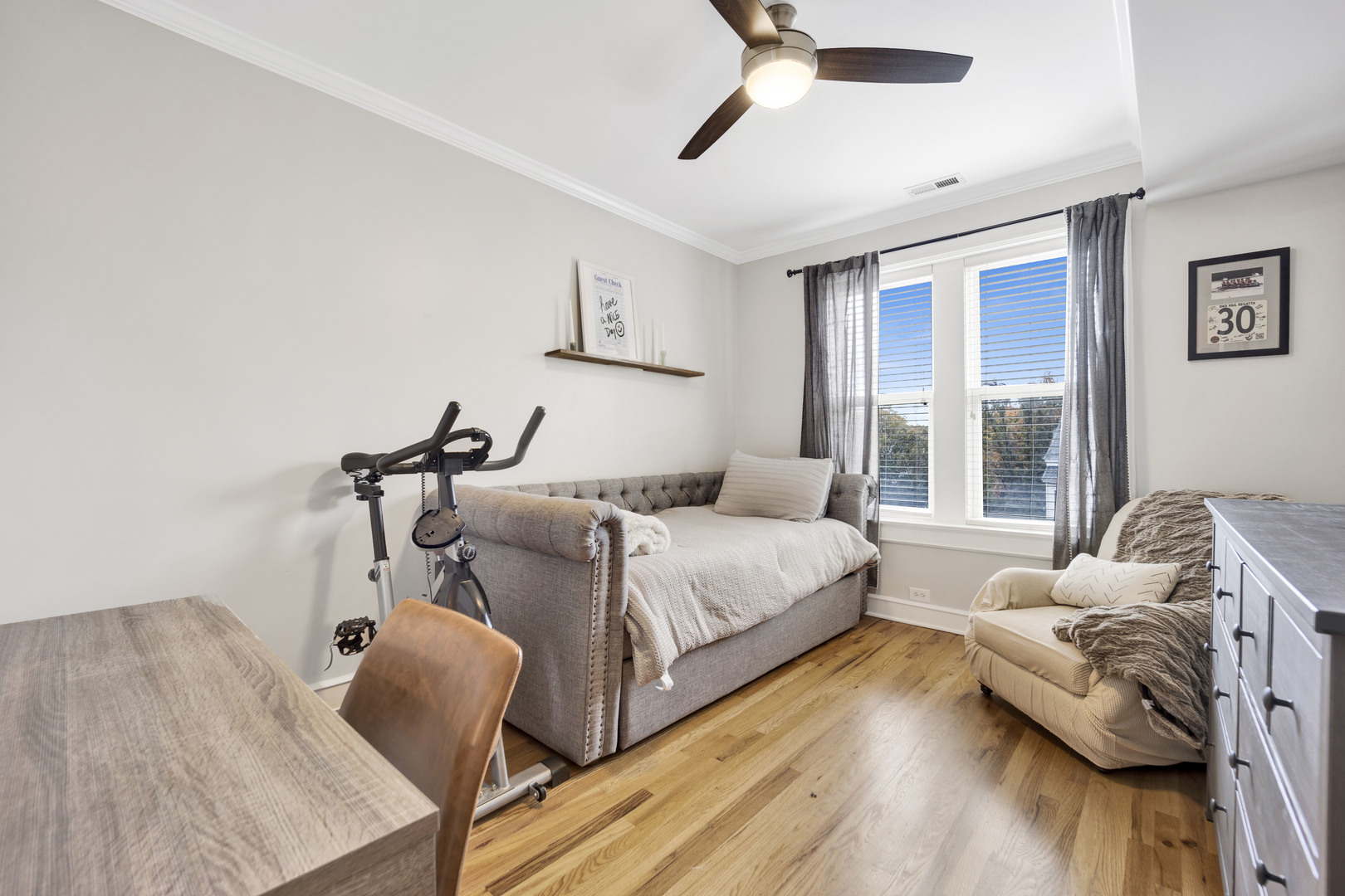 2232 W Roscoe Street Unit: 3