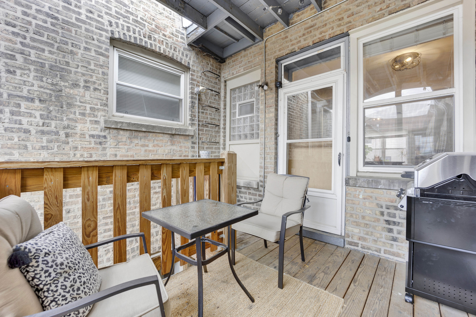 2232 W Roscoe Street Unit: 3