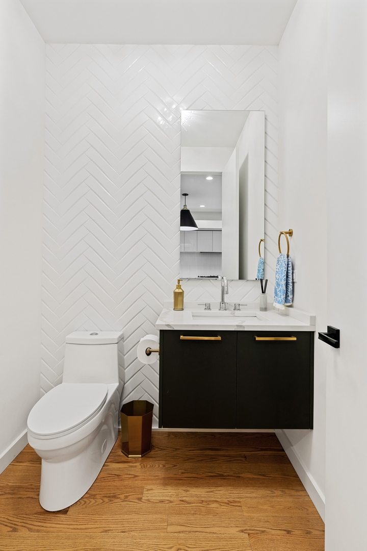 2237 N Hoyne Avenue Unit: 1S