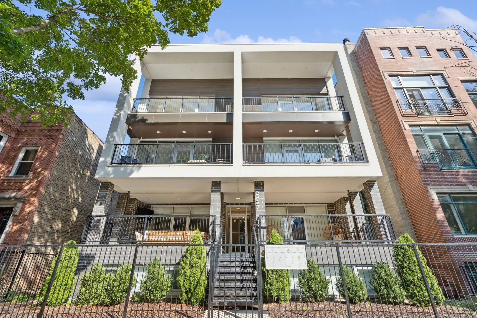 2237 N Hoyne Avenue Unit: 1S