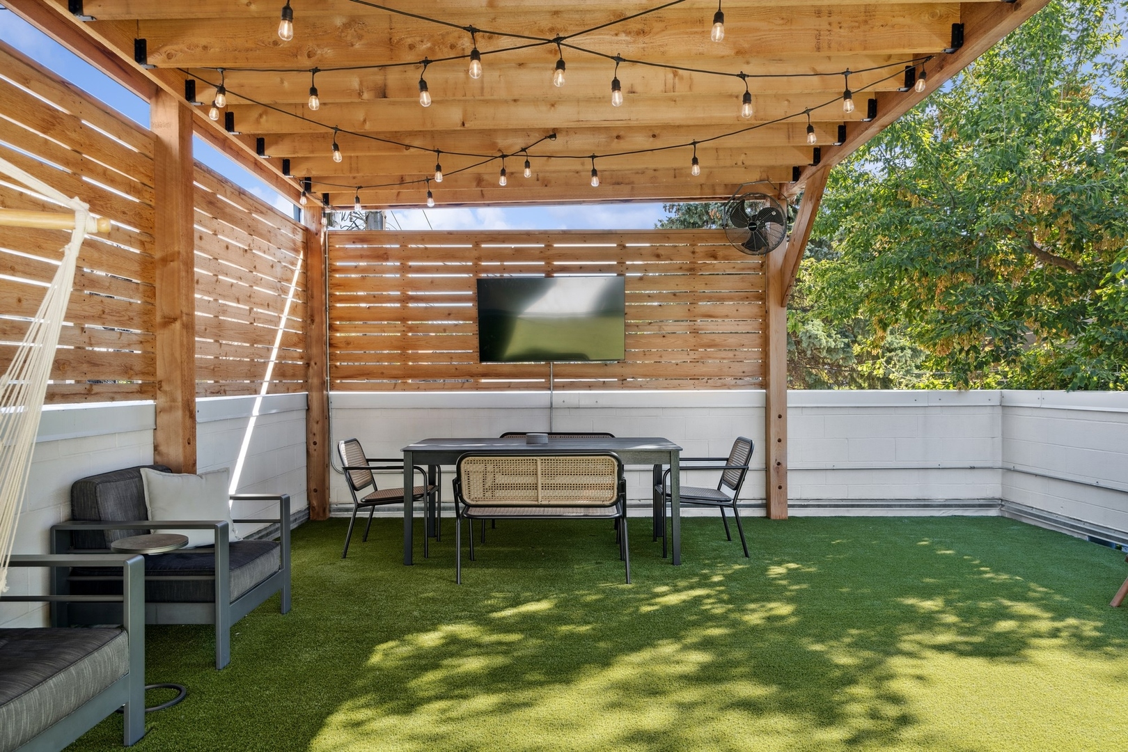 2237 N Hoyne Avenue Unit: 1S