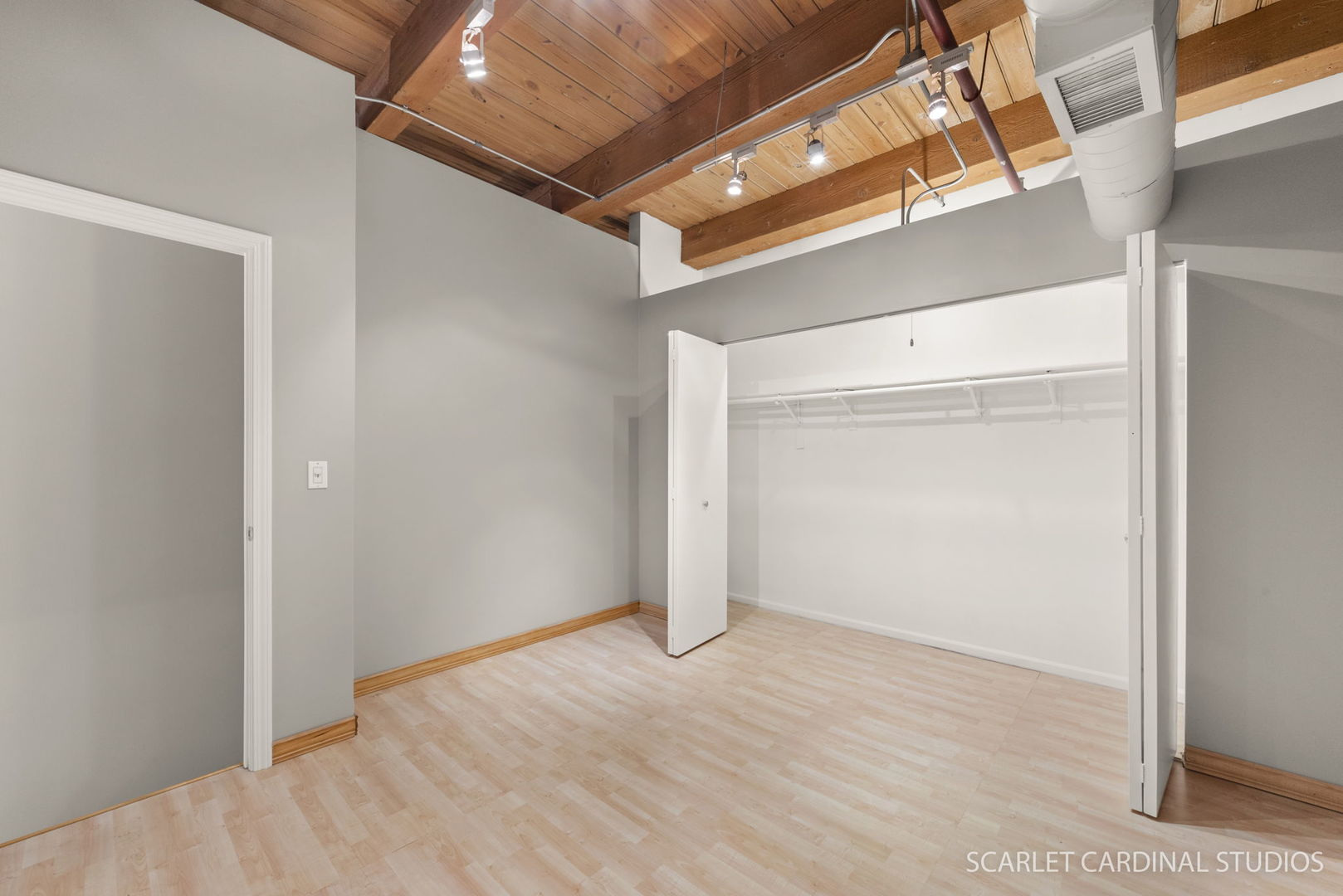 1733 W Irving Park Road Unit: 215