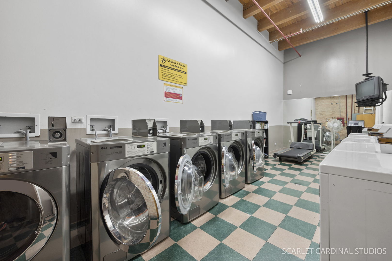 1733 W Irving Park Road Unit: 215