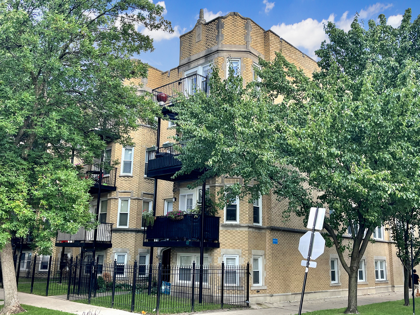 2535 W Berwyn Avenue Unit: G