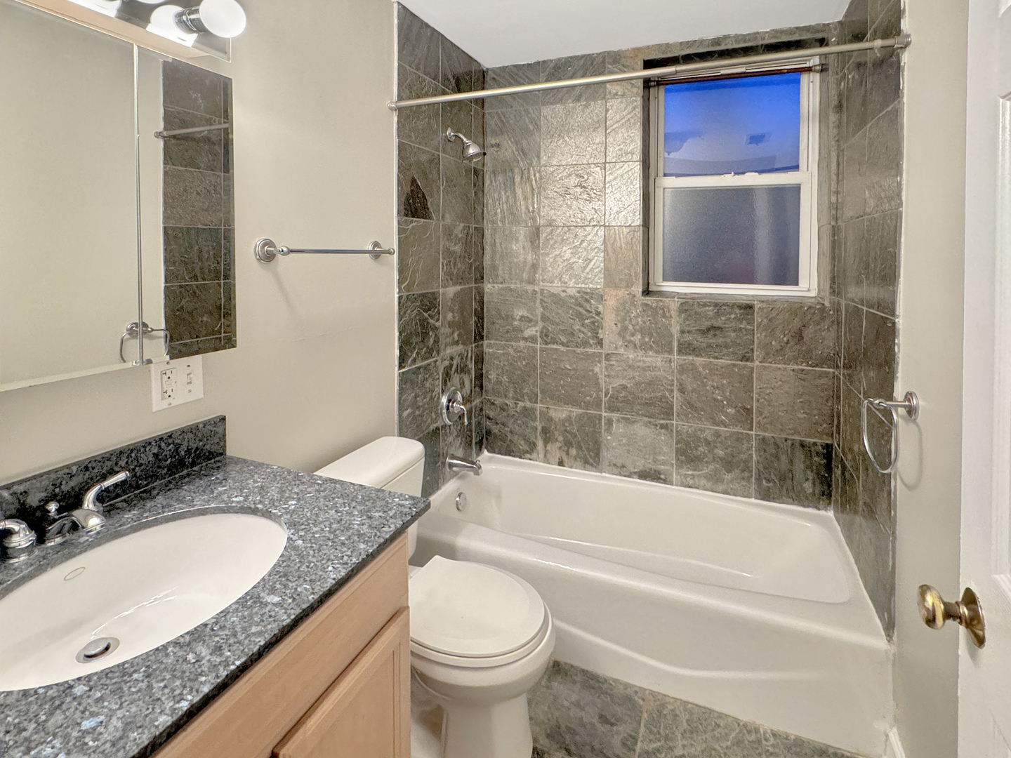 2535 W Berwyn Avenue Unit: G