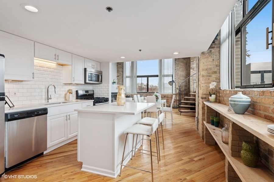 2614 N Clybourn Avenue Unit: 214