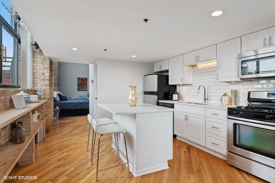 2614 N Clybourn Avenue Unit: 214