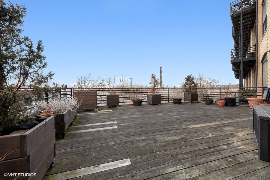 2614 N Clybourn Avenue Unit: 214