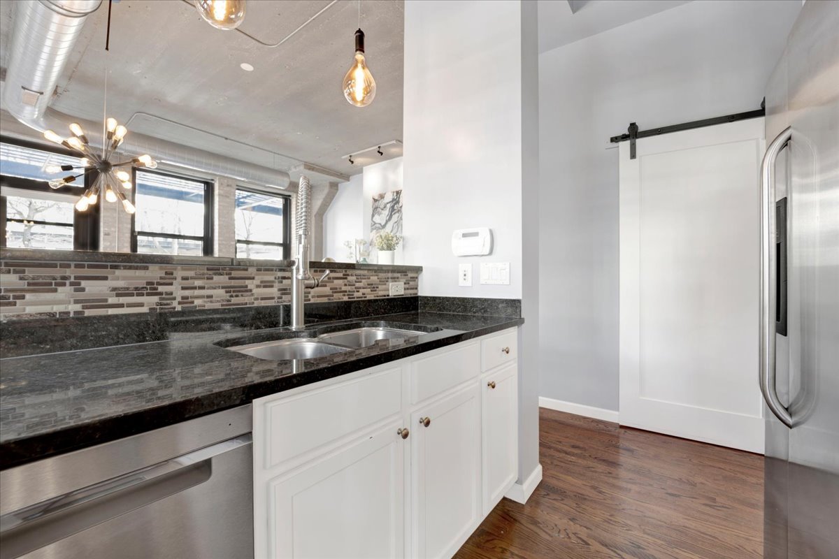 1111 W 15th Street Unit: 122