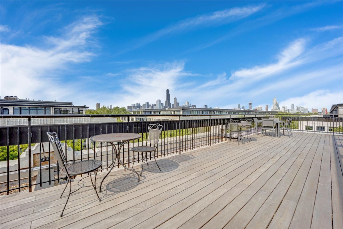 1111 W 15th Street Unit: 122