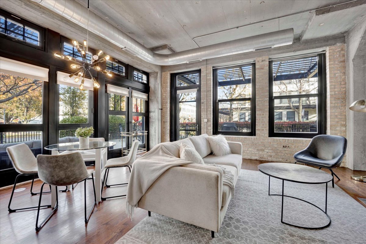 1111 W 15th Street Unit: 122
