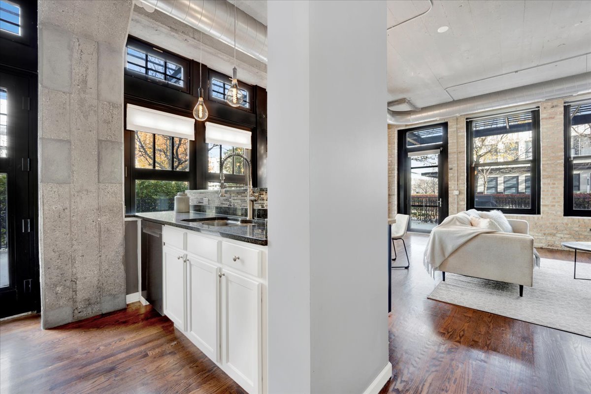 1111 W 15th Street Unit: 122