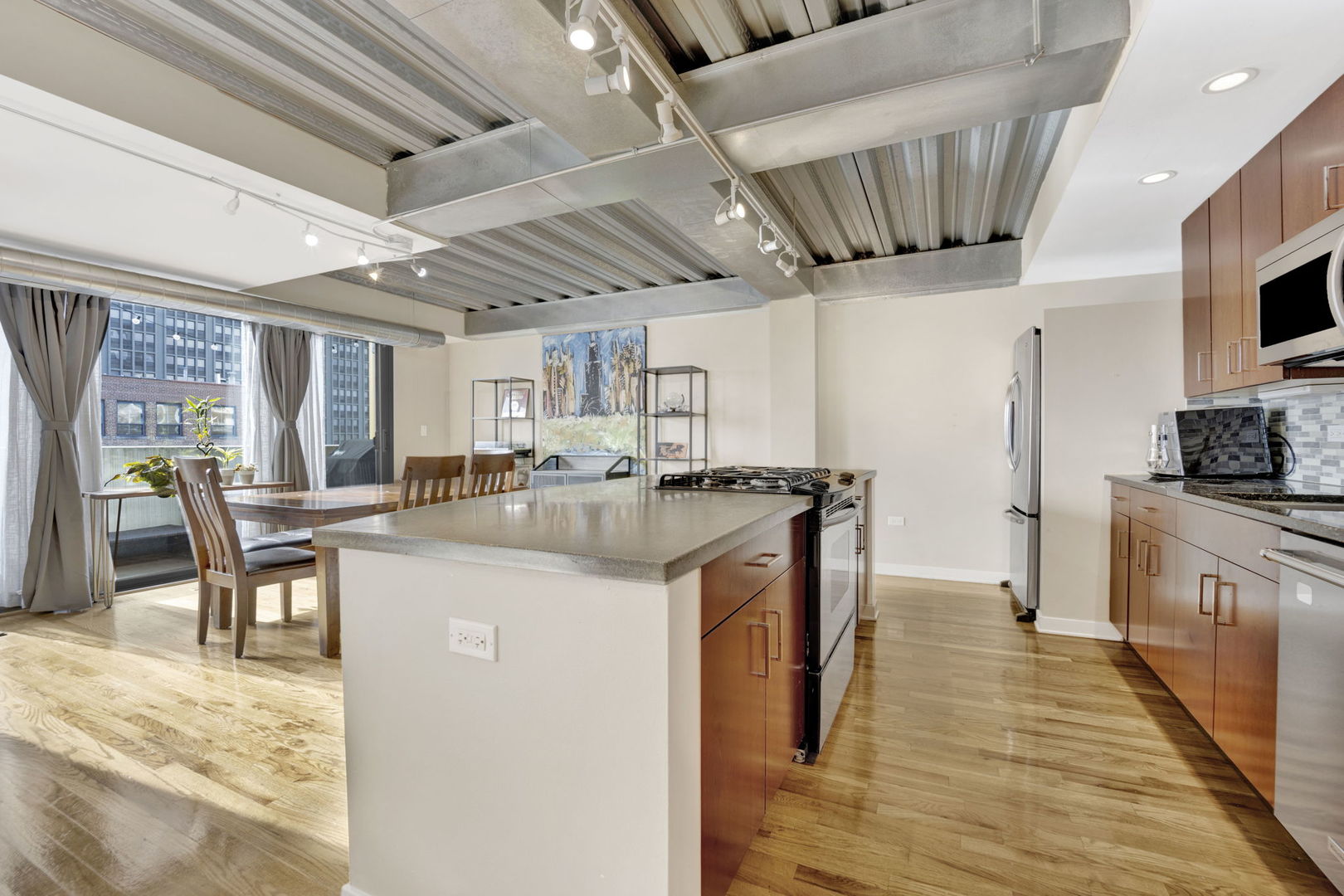 1910 S Indiana Avenue Unit: 617