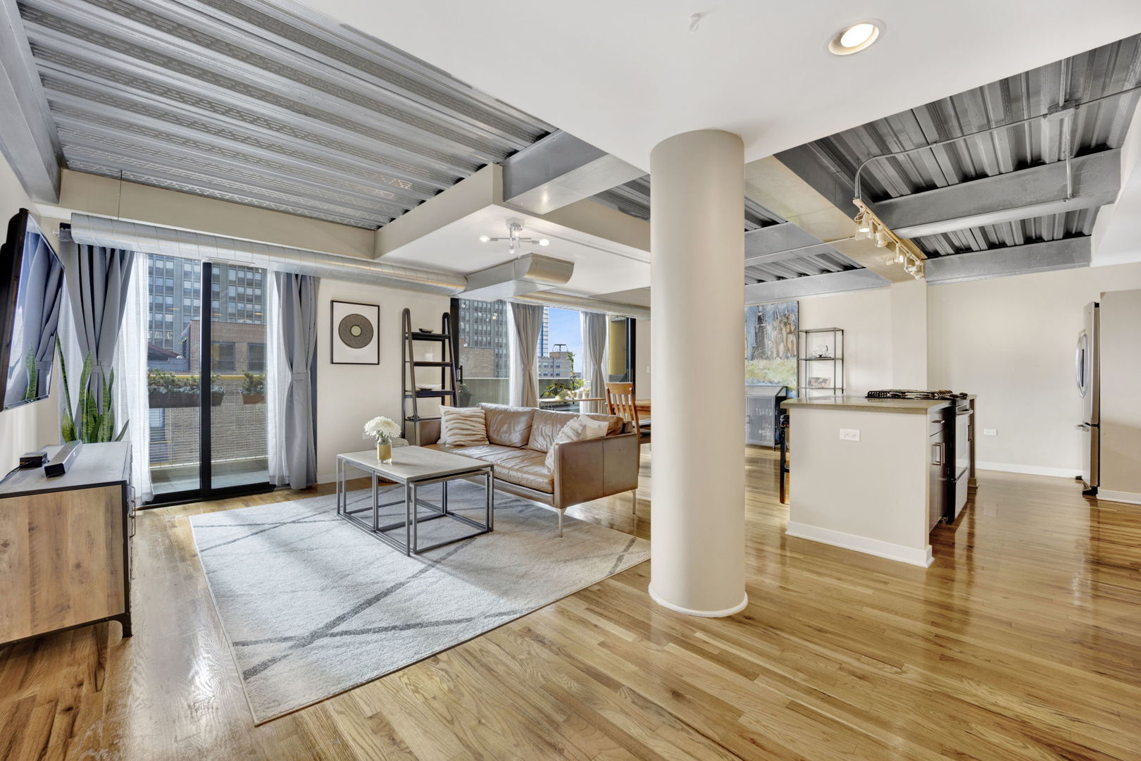1910 S Indiana Avenue Unit: 617