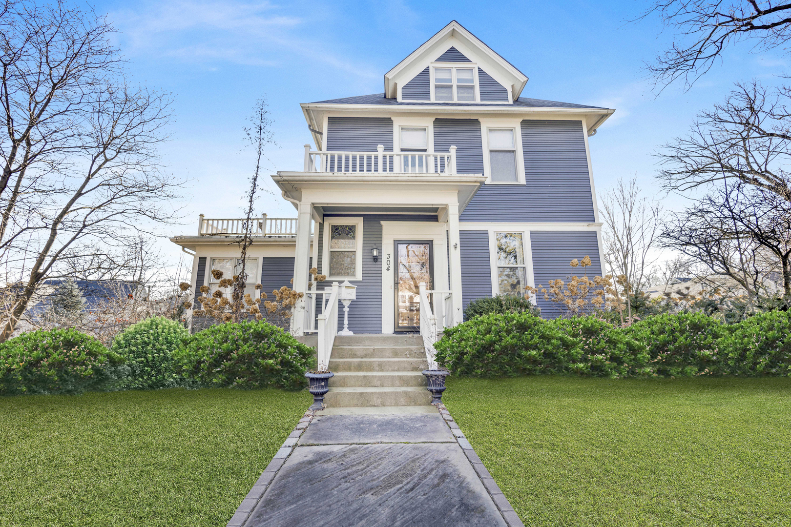 304 E Chicago Avenue