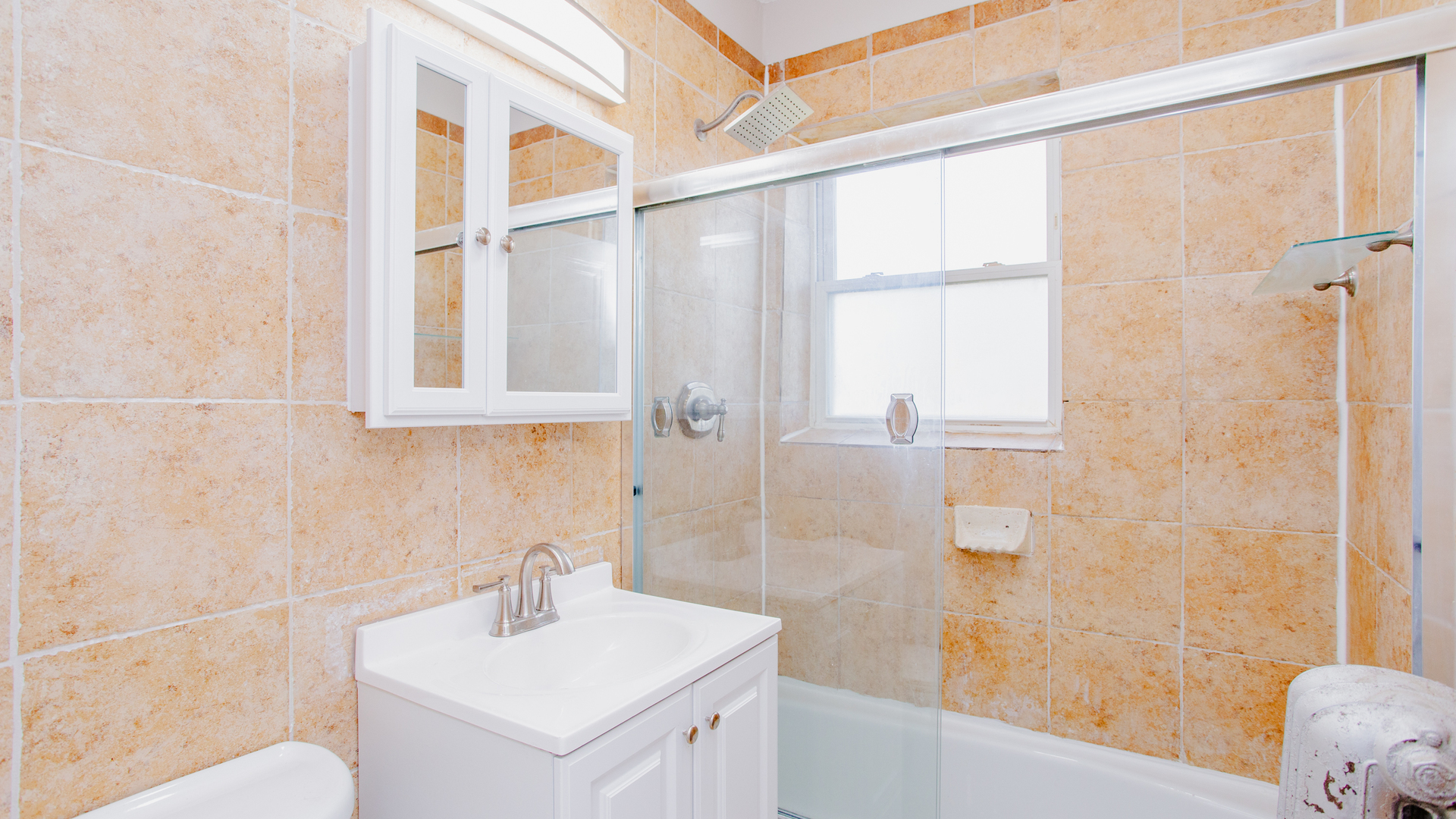 5002 W NEWPORT Avenue Unit: 3