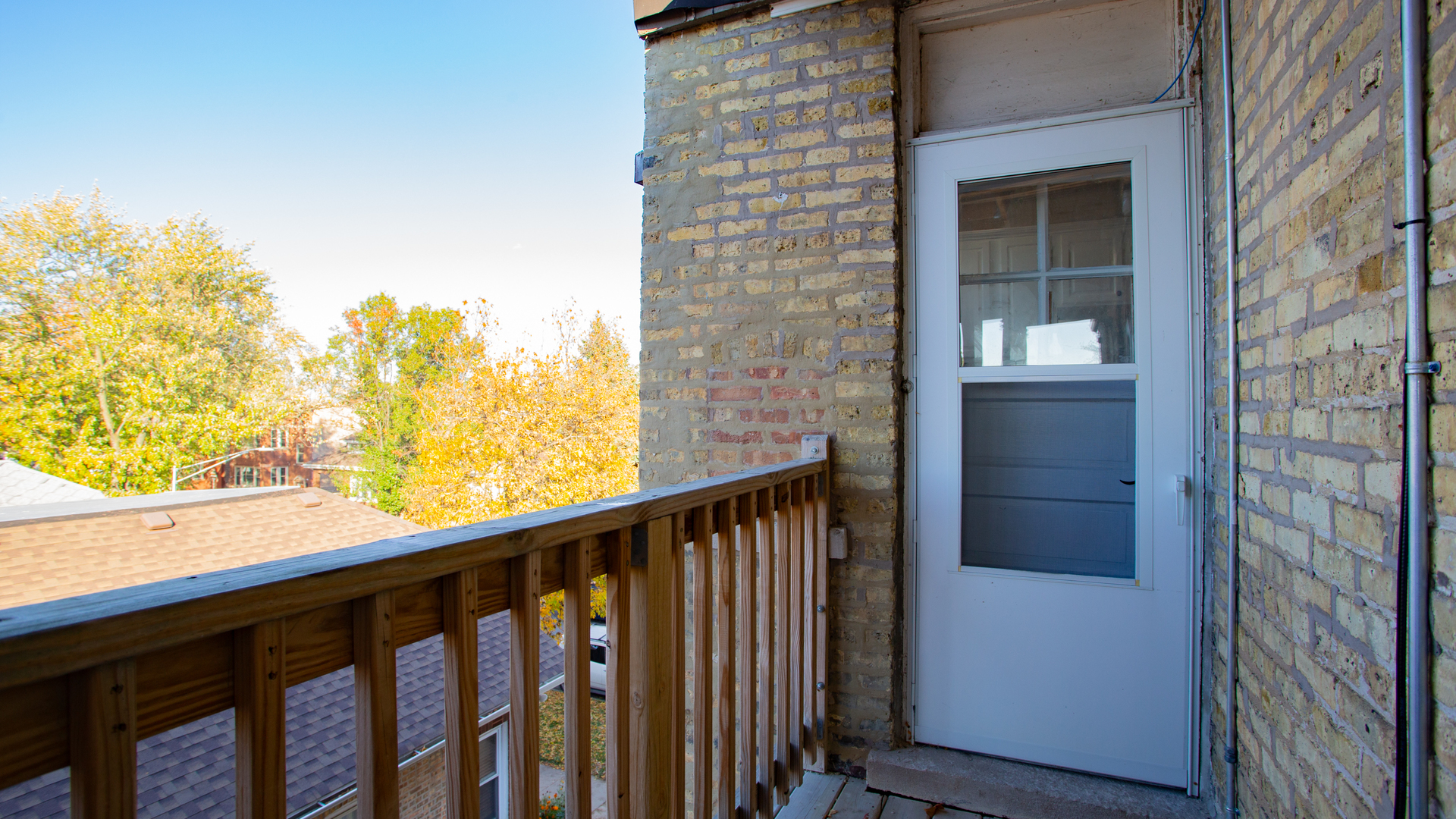 5002 W NEWPORT Avenue Unit: 3
