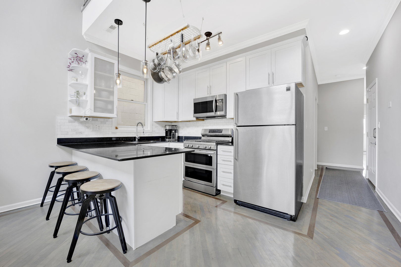 912 N Hermitage Avenue Unit: 3