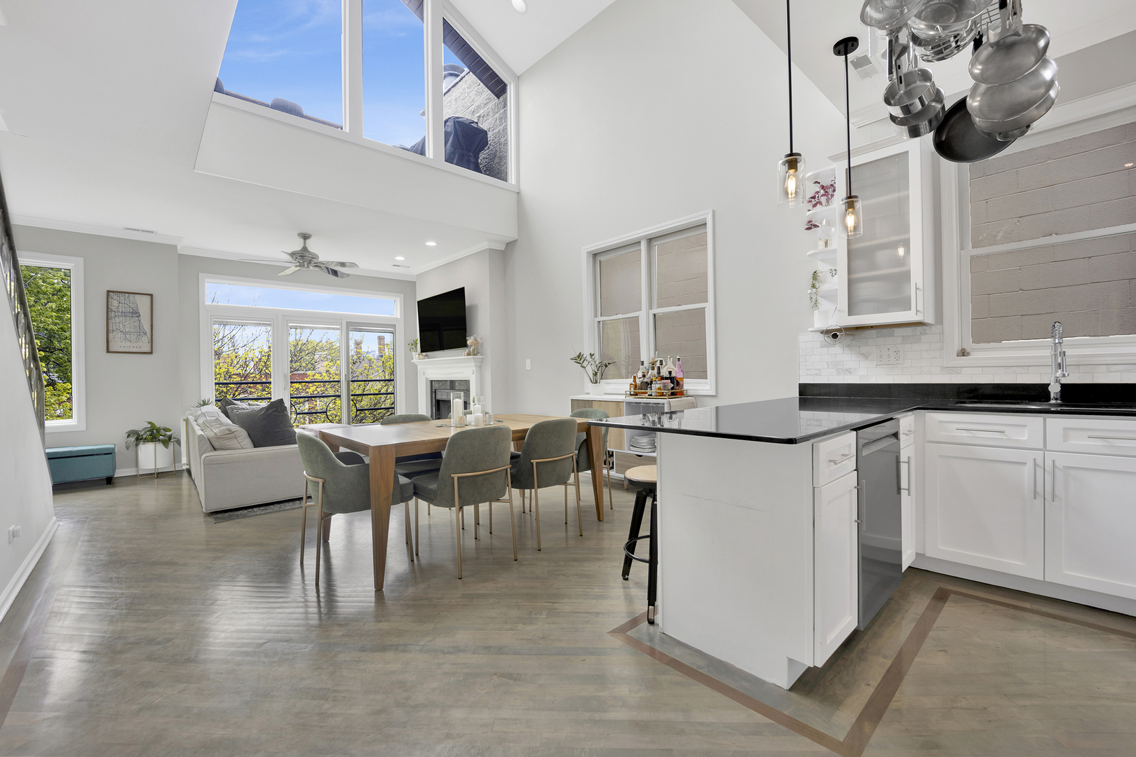 912 N Hermitage Avenue Unit: 3
