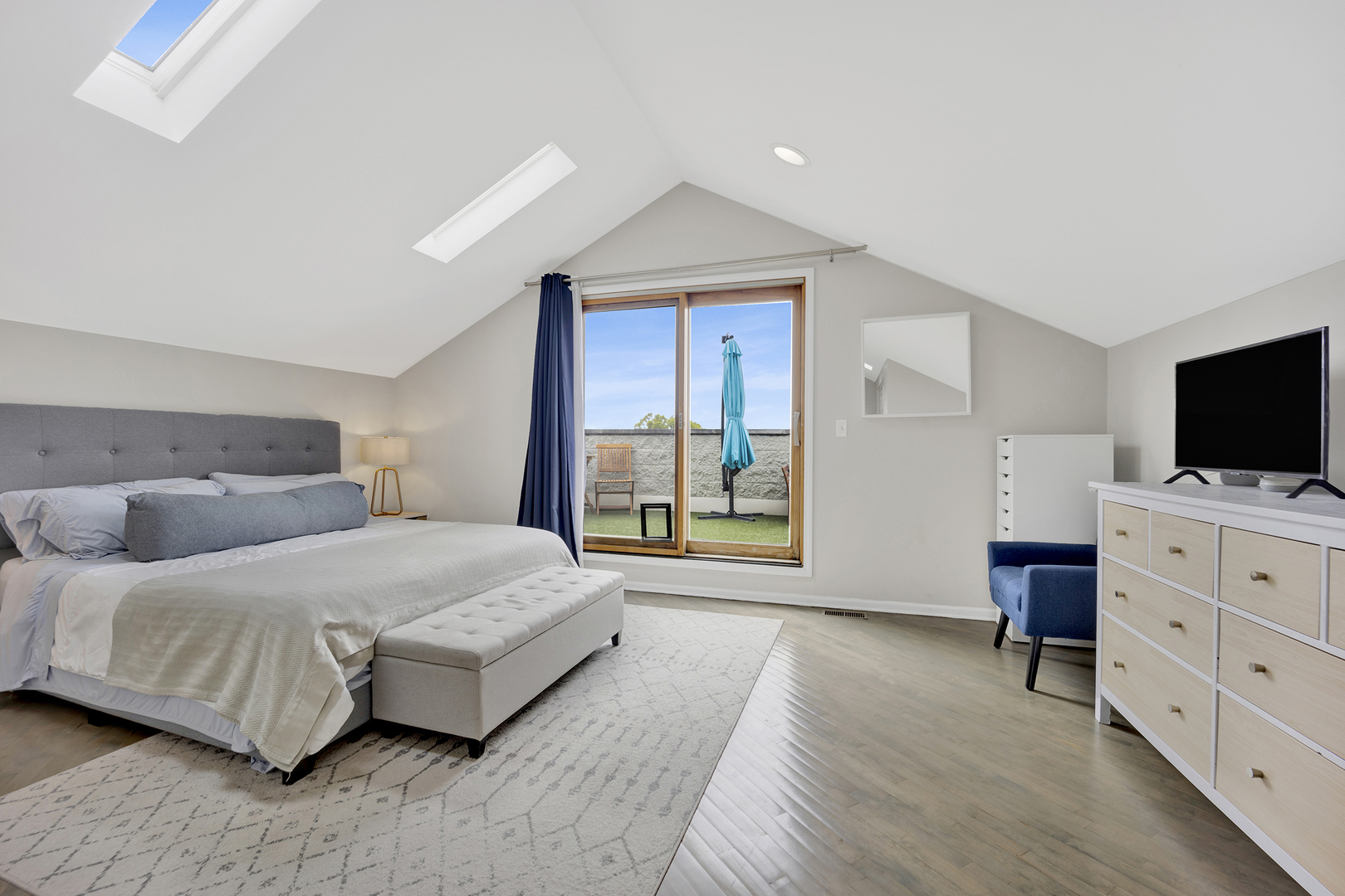 912 N Hermitage Avenue Unit: 3