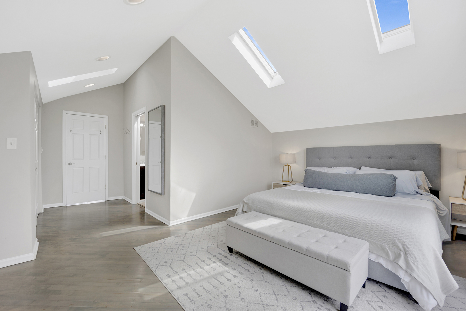 912 N Hermitage Avenue Unit: 3