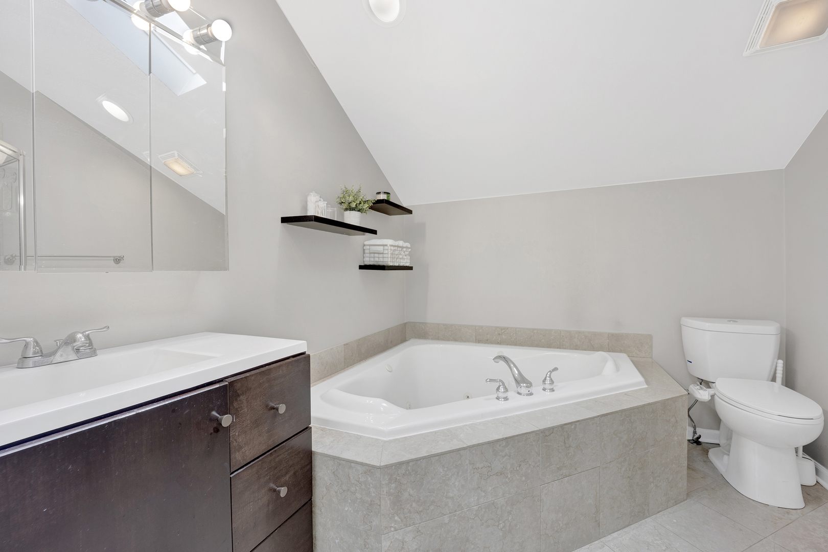 912 N Hermitage Avenue Unit: 3