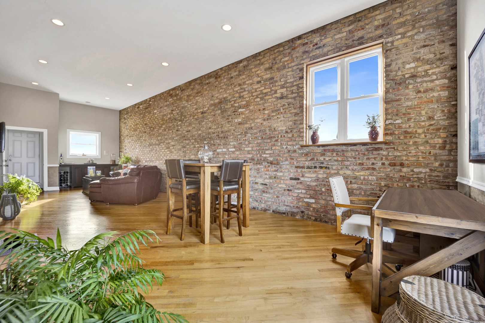 2041 W Belmont Avenue Unit: 4W