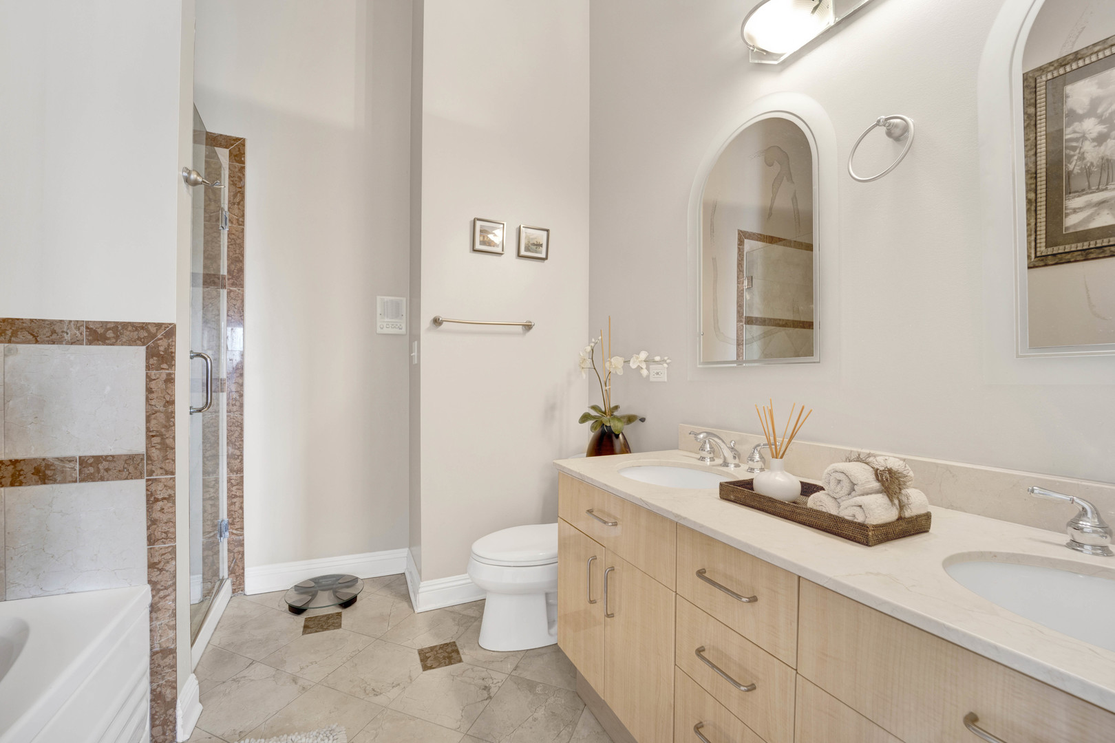 2041 W Belmont Avenue Unit: 4W