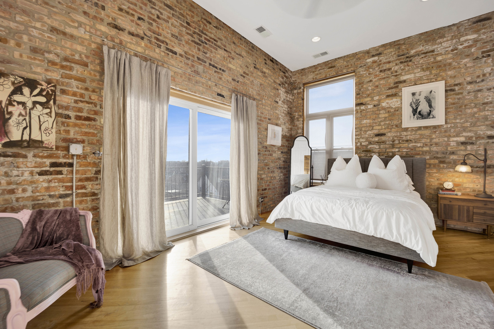 2041 W Belmont Avenue Unit: 4W