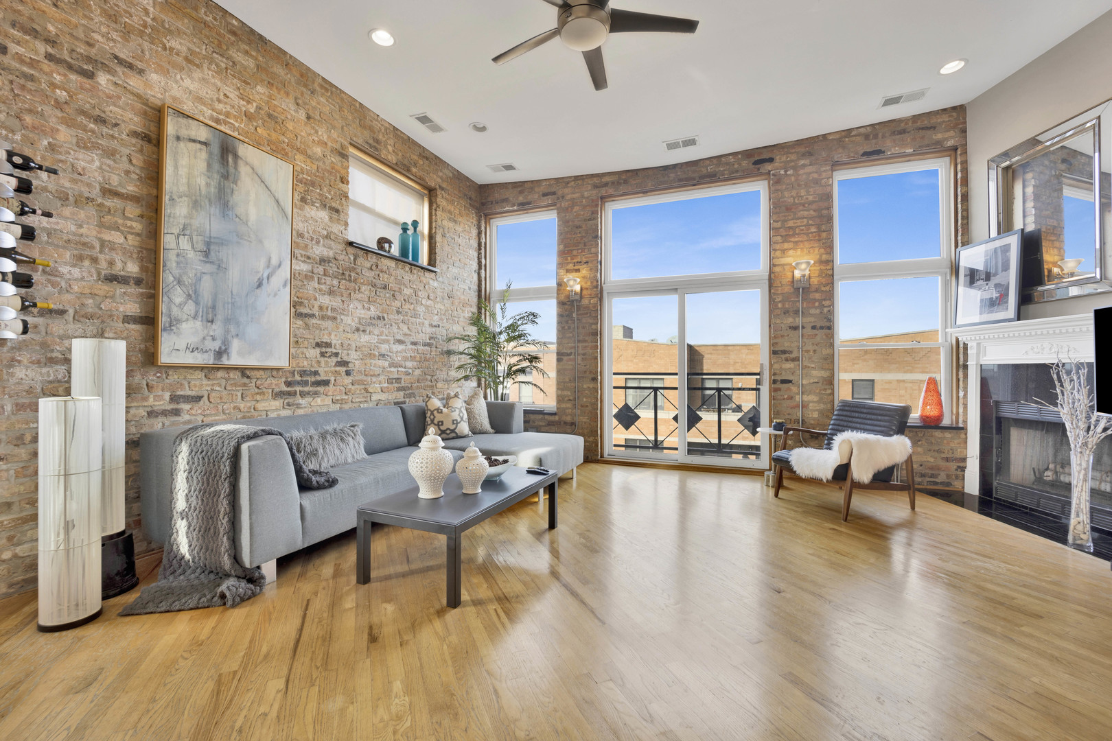 2041 W Belmont Avenue Unit: 4W