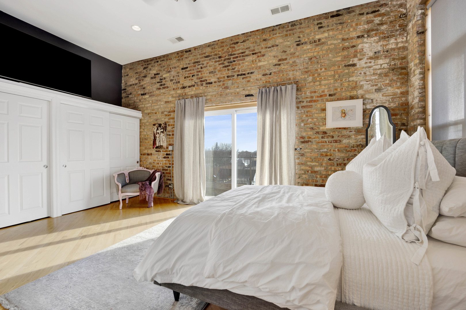 2041 W Belmont Avenue Unit: 4W