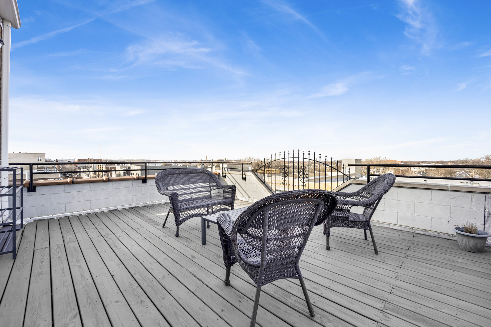 2041 W Belmont Avenue Unit: 4W