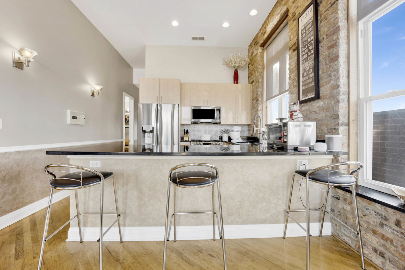 2041 W Belmont Avenue Unit: 4W