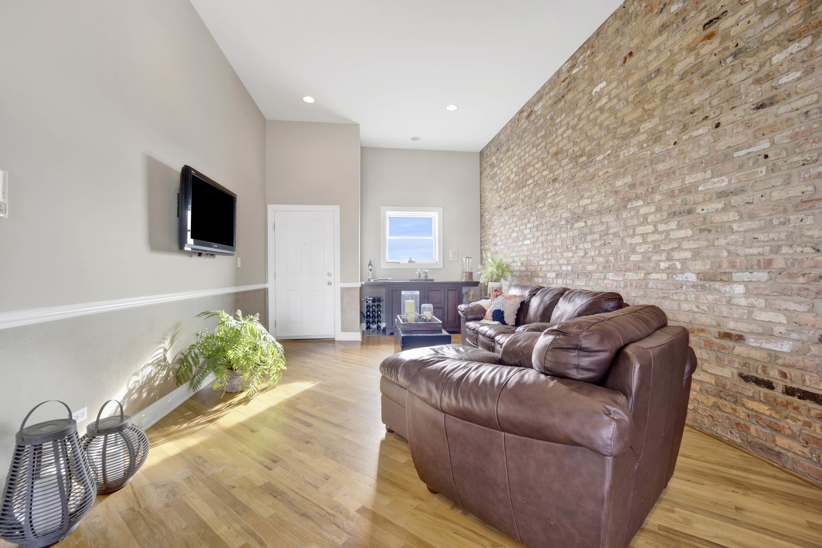 2041 W Belmont Avenue Unit: 4W