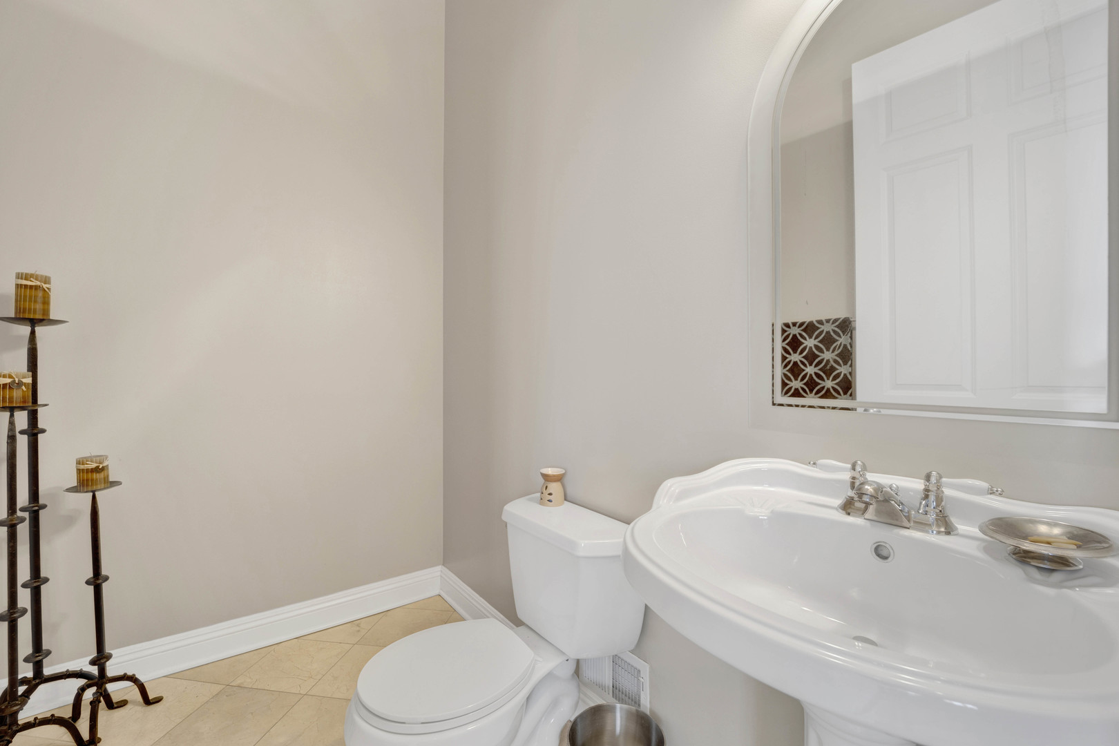 2041 W Belmont Avenue Unit: 4W