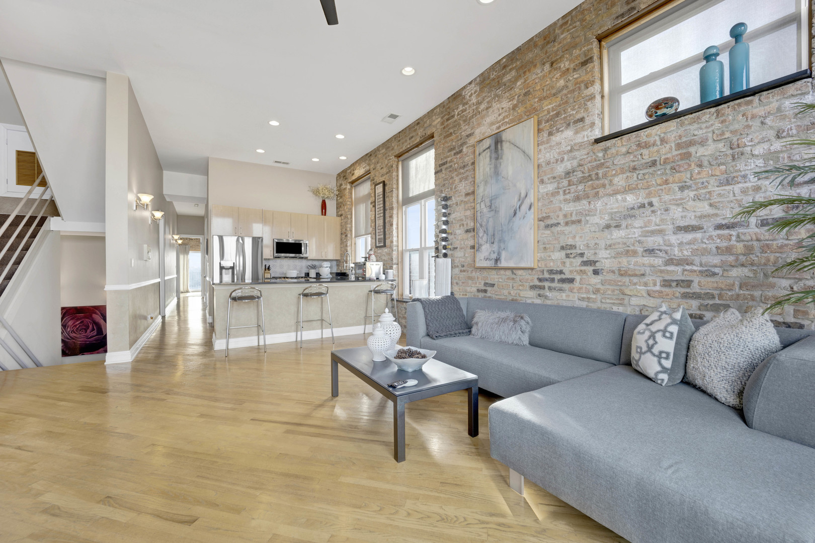 2041 W Belmont Avenue Unit: 4W