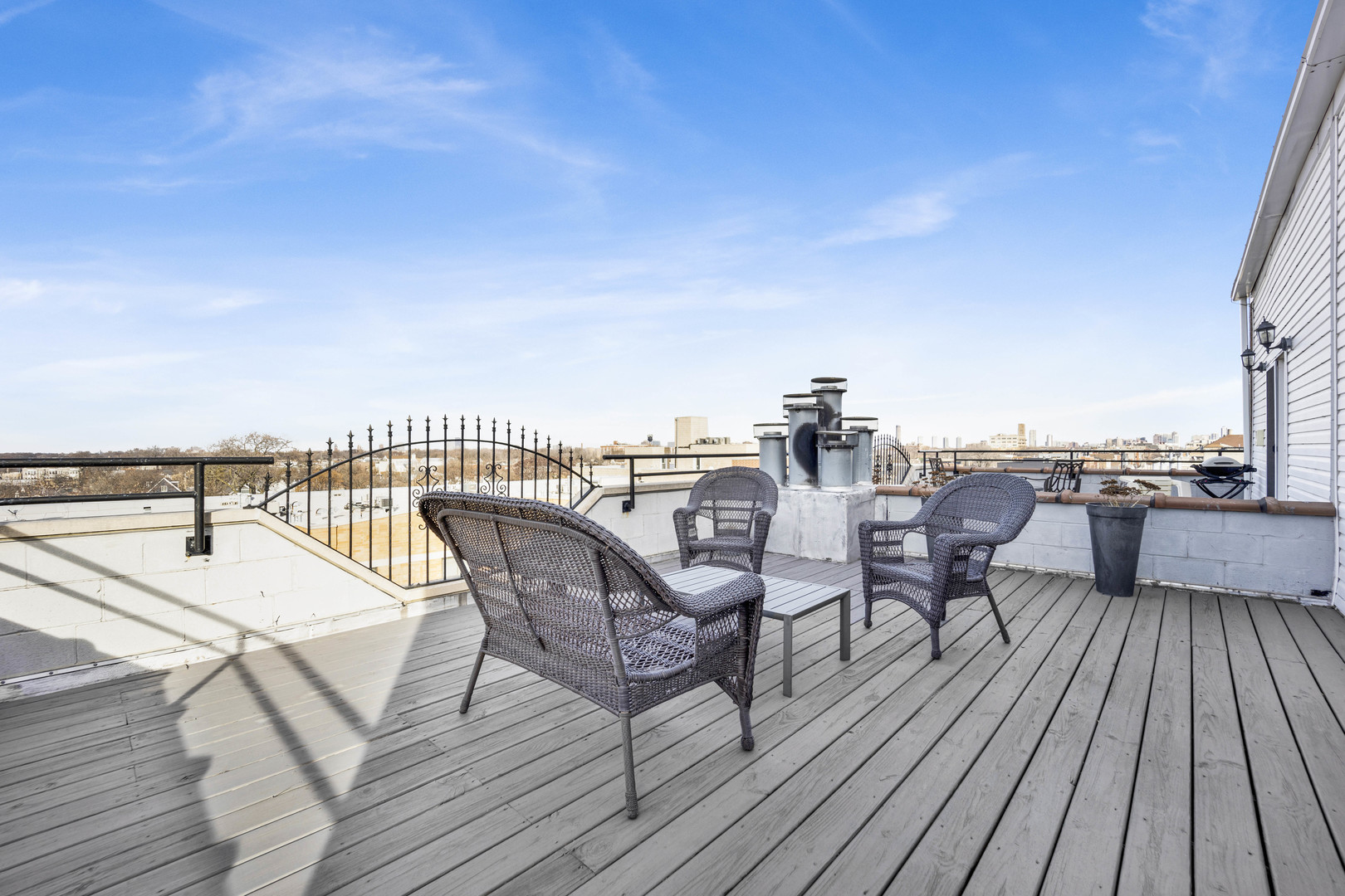2041 W Belmont Avenue Unit: 4W