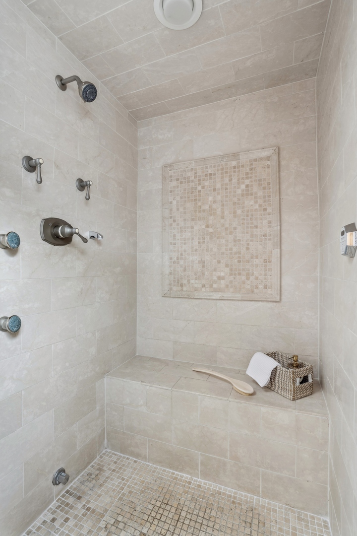 2530 N ASHLAND Avenue Unit: 3S