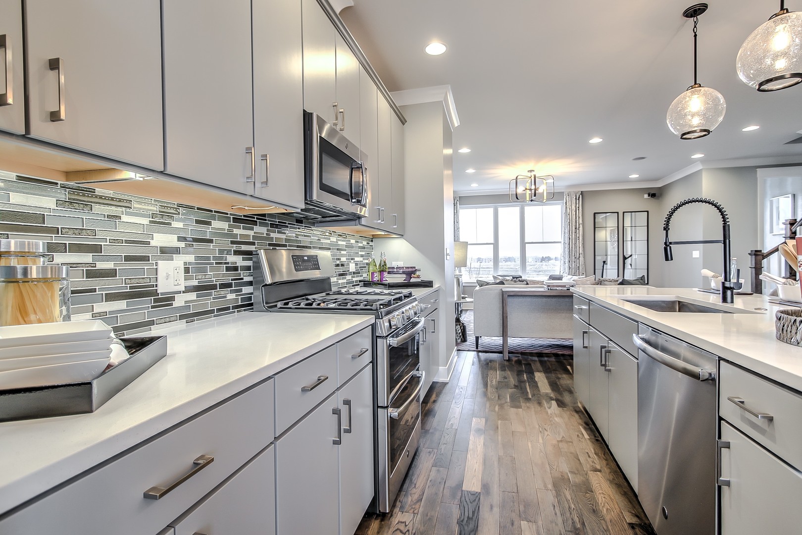 1553 Executive Way